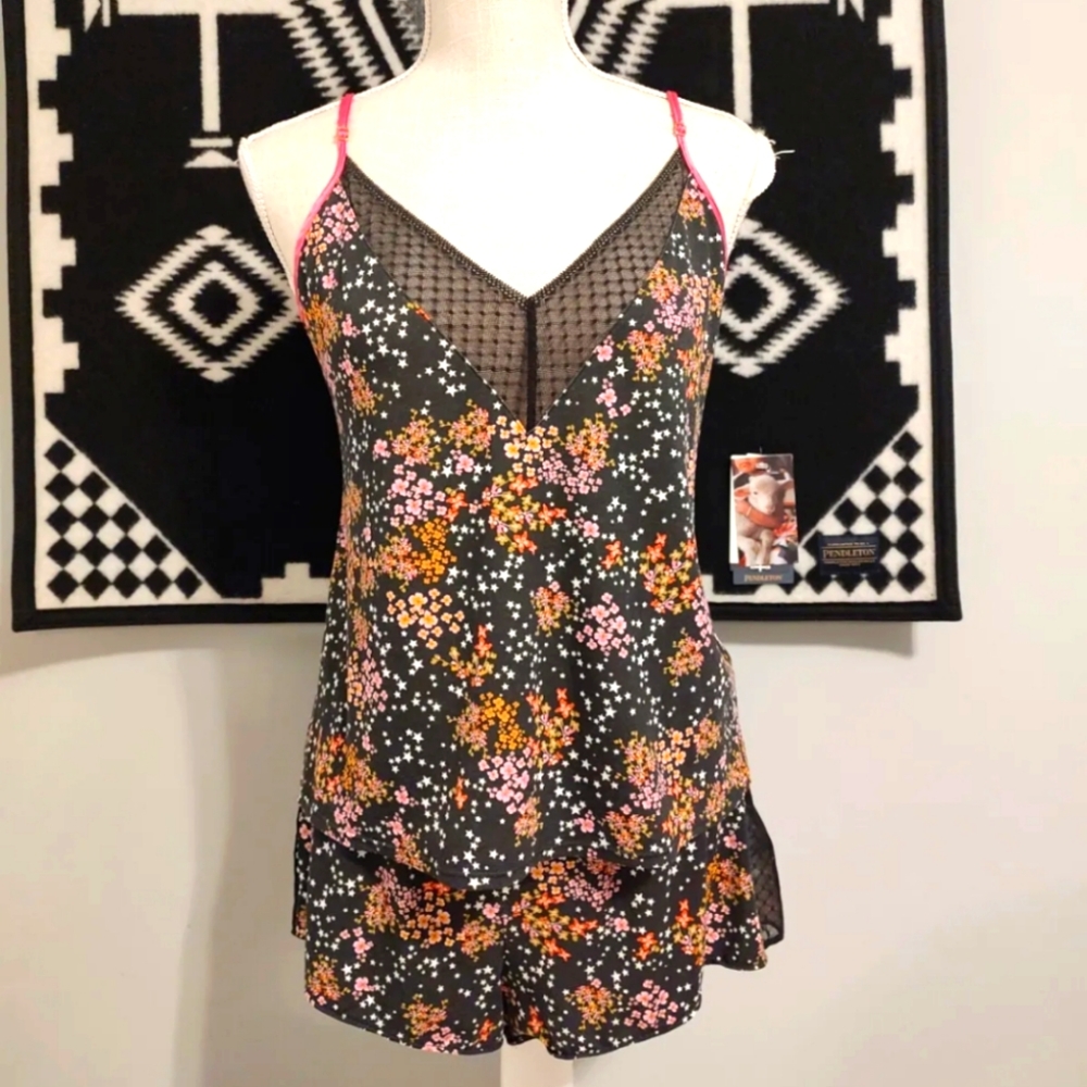 😍 EUC Victoria's Secret Heavenly Pajama Set, Amazingly Soft Feel Tank/Shorts, M